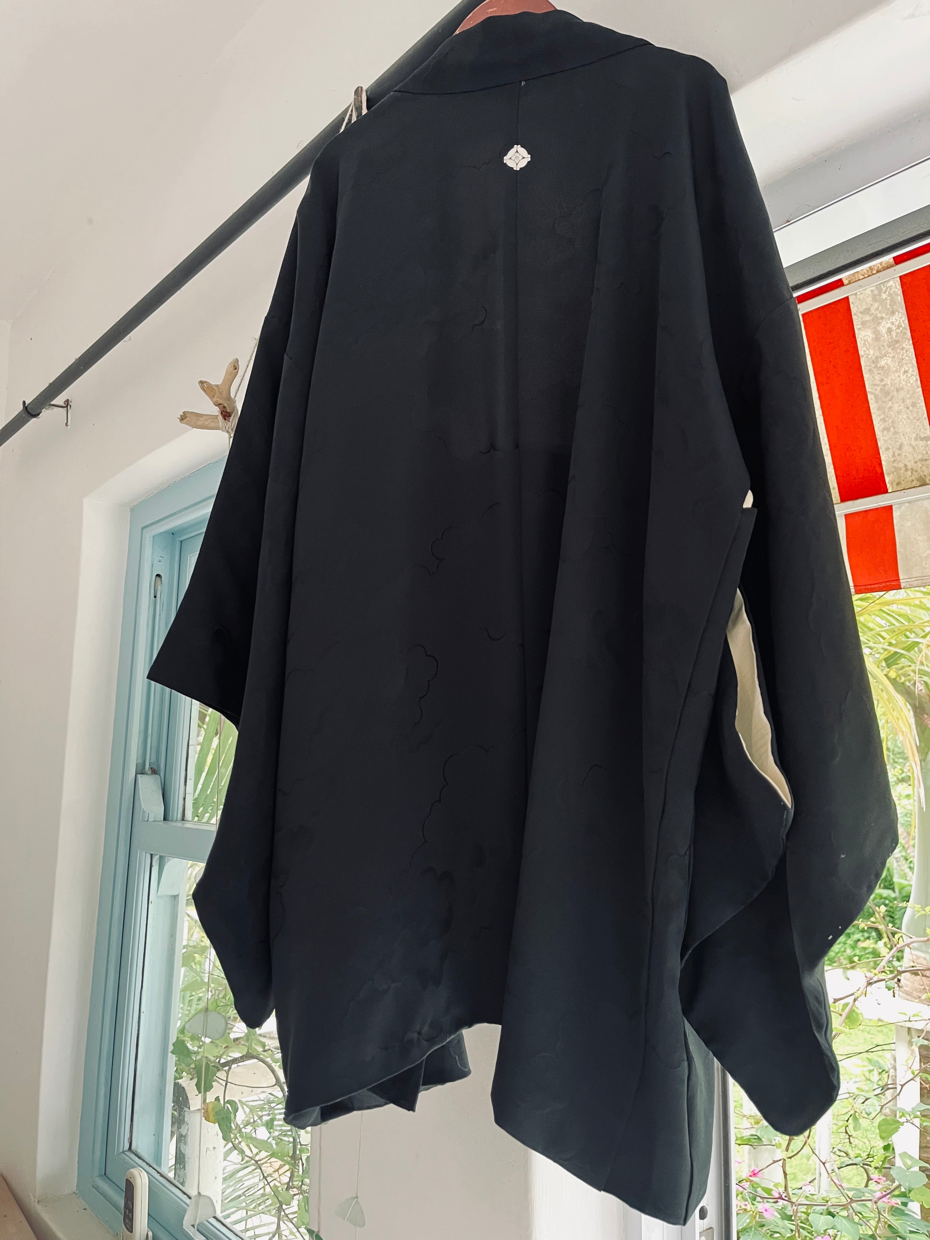 Kumo Crest - One of one - Vintage Japanese Haori - Globally