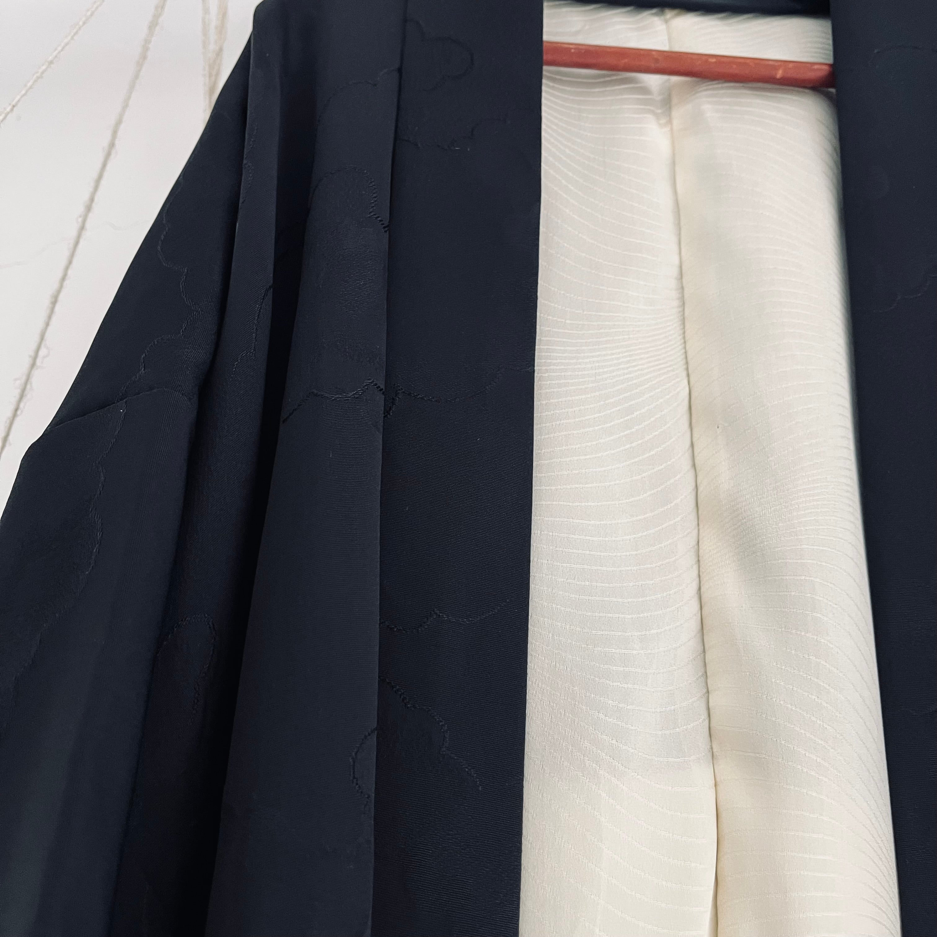 Kumo Crest - One of one - Vintage Japanese Haori - Globally